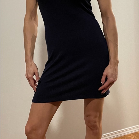 This simple yet beautiful navy blue dress fits perfectly. - Picture 3 of 3